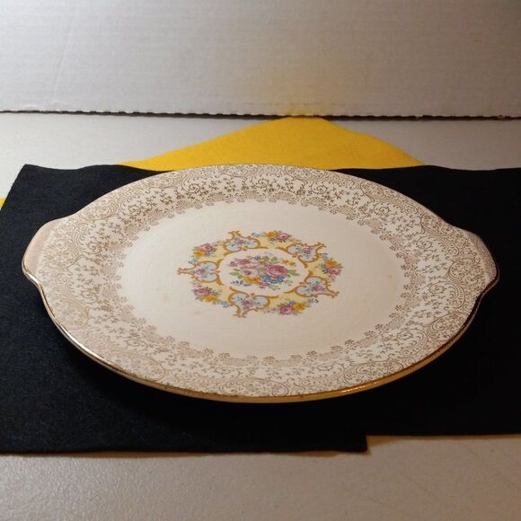 Vintage Vanity Fair Cake plate Cottagecore Kitsch - Picture 1 of 7